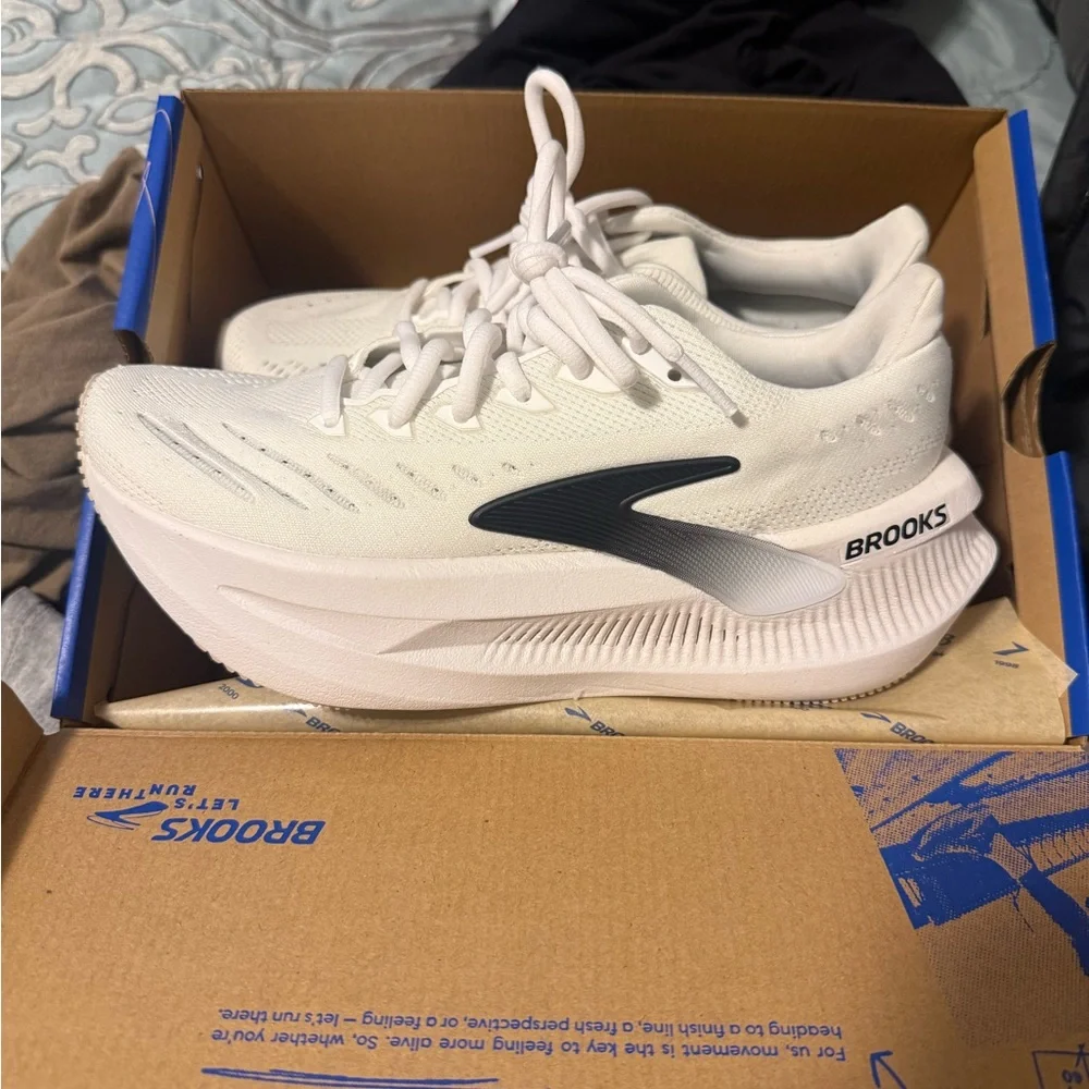Brooks Cream Running Shoes with Black Accents - Picture 1 of 4